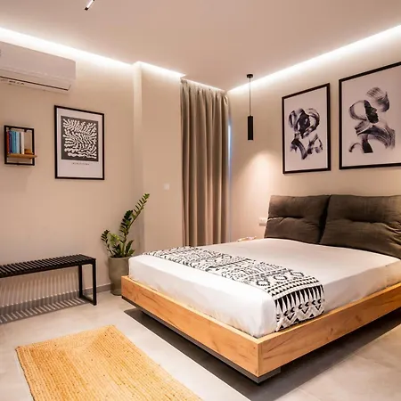 400 Steps Apartment